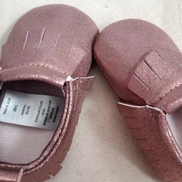 Baby girl, mauve sparkly shoes, size 3-6 months - Picture 7 of 11